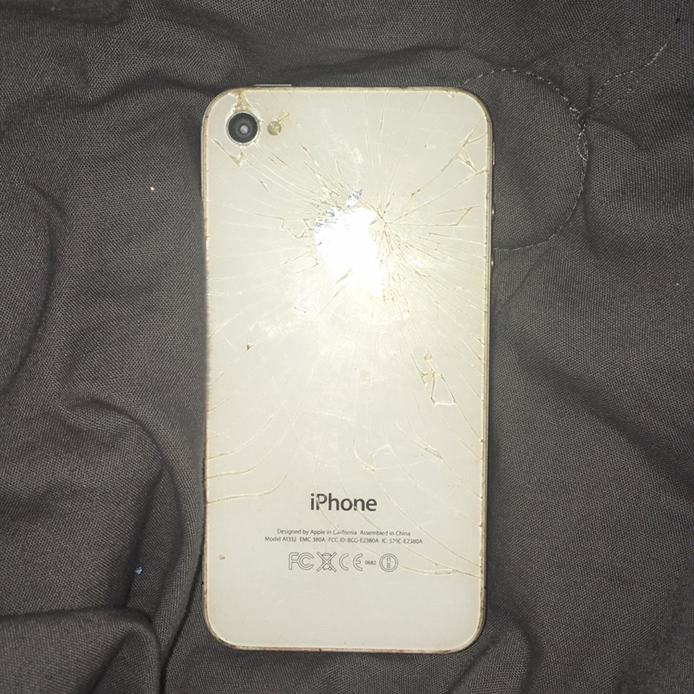 iPhone 4 - Picture 2 of 2